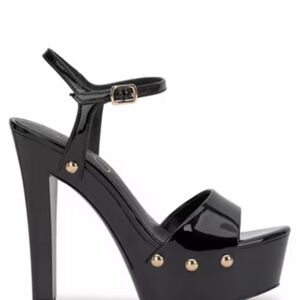 😍New! Jessica Simpson Black and Gold Platform Sandals in original box.
